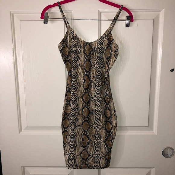 Dresses & Skirts - Snake print bodycon dress